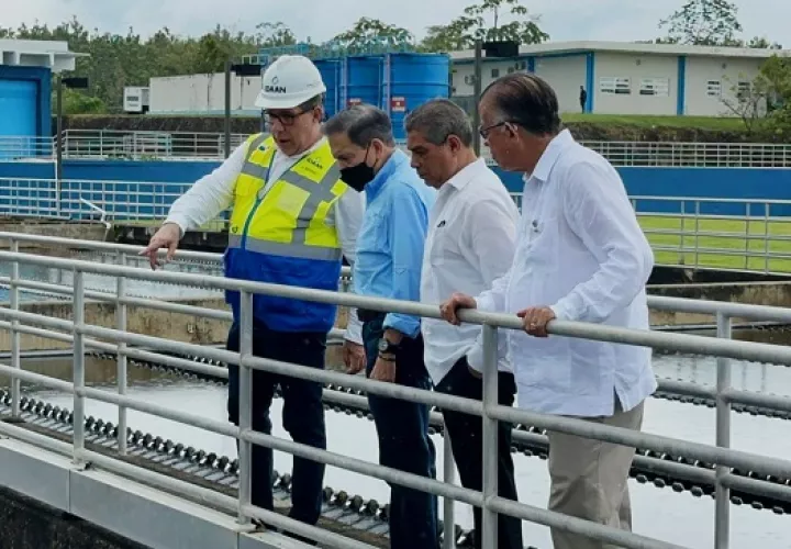 El pasado jueves, el presidente Laurentino Cortizo inspeccionó el nuevo módulo de la potabilizadora de Chilibre. Foto: Cortesía Idaan