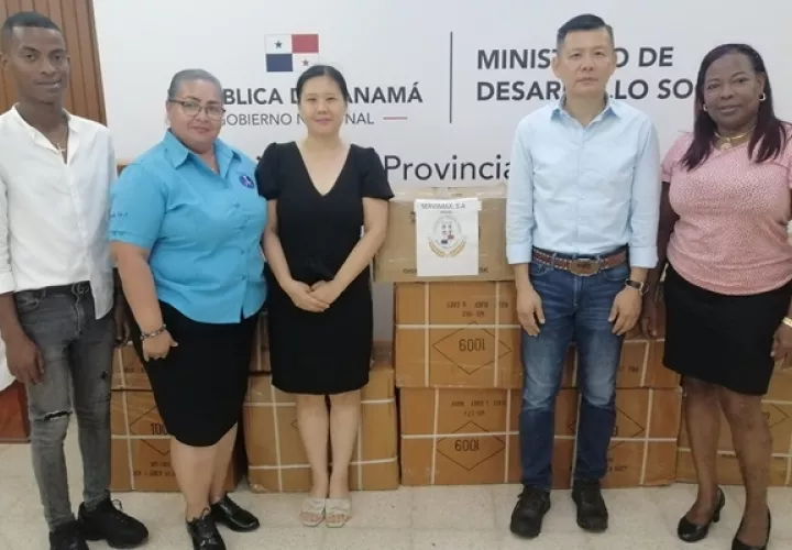 El apoyo se da en conjunto con el Mides y la Asociación de Usuarios Chinos de la Zona Libre de Colón. Foto / Diómedes Sánchez.