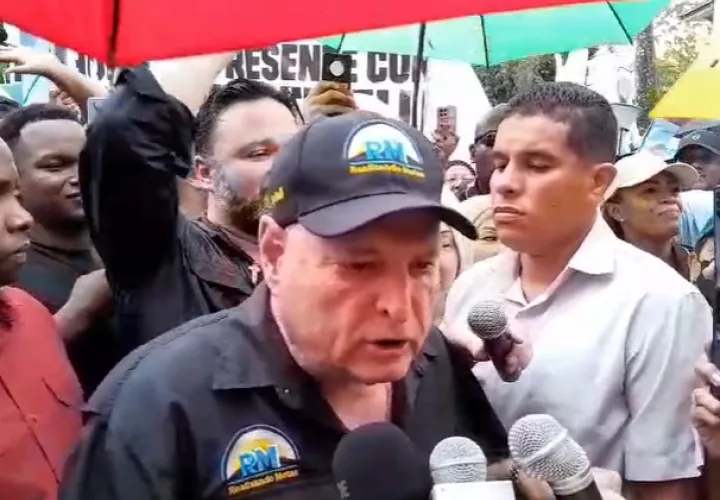 Ricardo Martinelli lideró la vigilia realizada en la tarde de este miércoles. Foto:  Víctor Arosemena