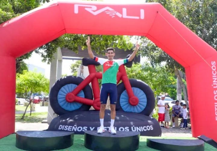 Alex Strah es el nuevo líder de la Vuelta Ciclística Internacional a Chiriquí. Foto: Fepaci