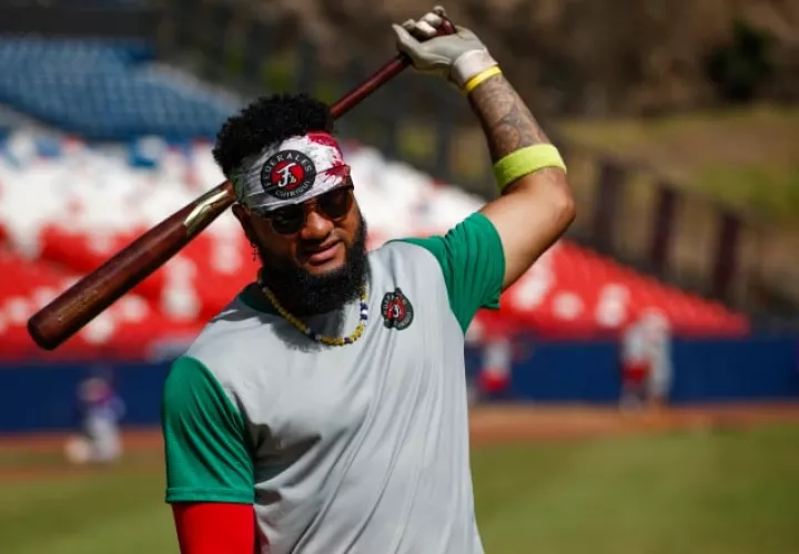 Allen Córdoba en los entrenamientos con los Federales. Foto:EFE