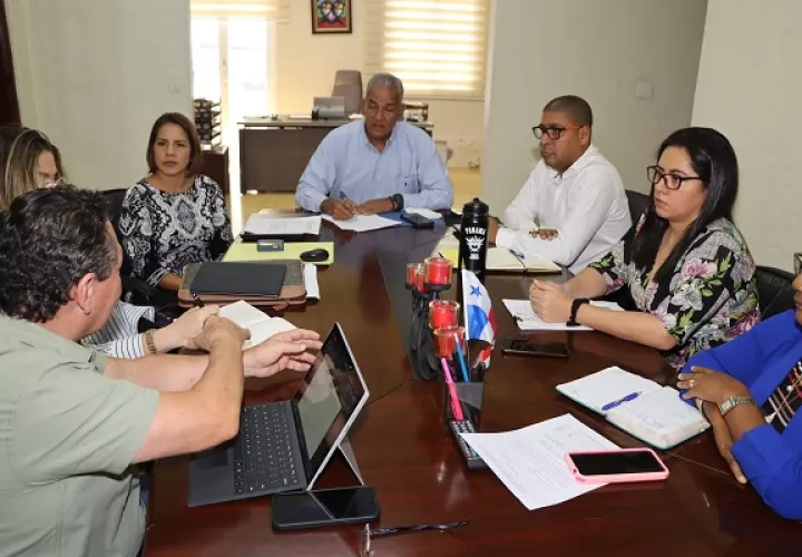 El director de CIAT, Arnulfo Franco, se reunió con el administrador general encargado de la ARAP, Hamed Tuñón. Foto: Cortesía ARAP 