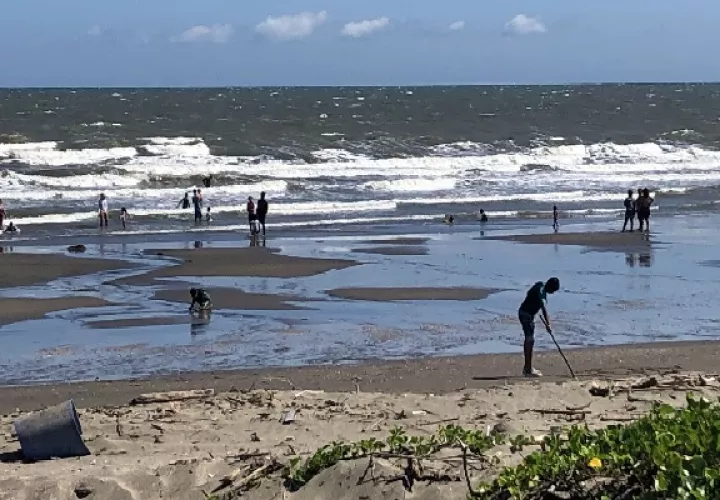 La atracción de las playas santeñas en Año Nuevo no conoce límites provinciales. Foto. Thays Domínguez