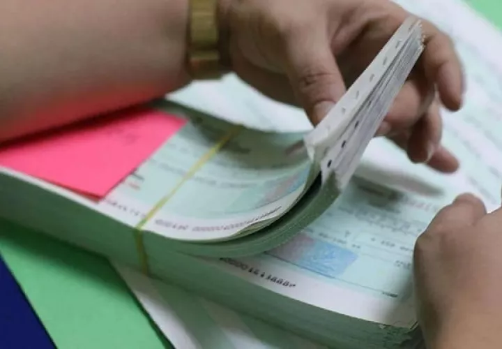Estudiantes esperan cobrar el dinero la próxima semana. Foto: Archivo