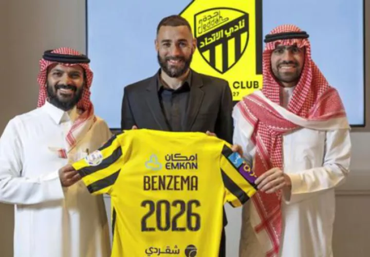 Benzema en su presentación para el Al Ittihad. Foto: EFE