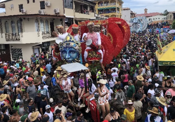 Calle Arriba de Las Tablas, María Fernanda Tejada, durante su paseo por el Parque Porras. Foto. Thays Domínguez