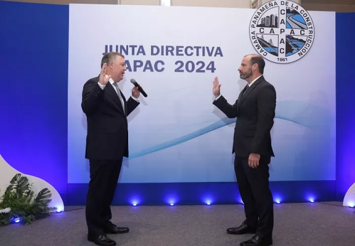Alejandro Ferrer (dcha.) durante la juramentación del cargo. Foto: Cortesía