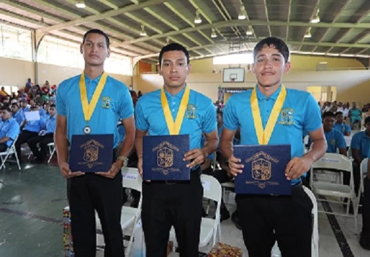  Dereck J. Leong, Ronaldo A. Gómez y Ángel E. Atencio G., lograron primero, segundo y tercer puesto del cuadro de honor. Foto: Cortesía Mides 