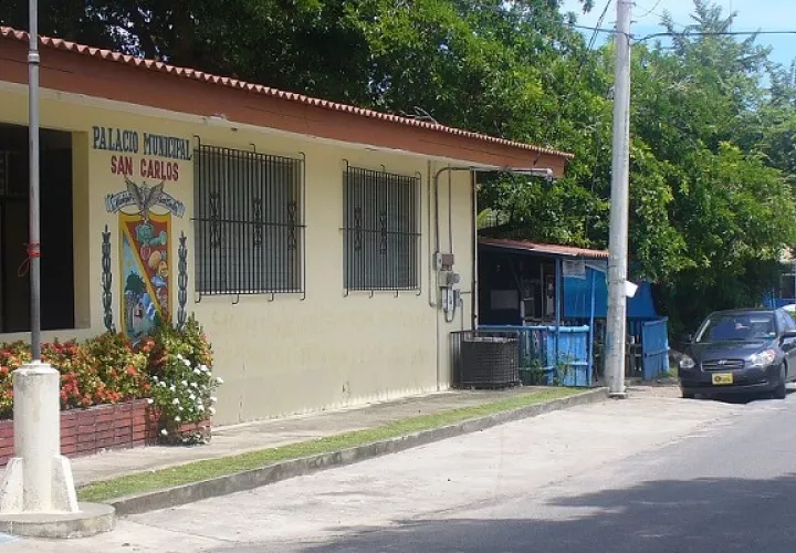 Arístides Vásquez Vásquez asistió a a la sesión ordinaria del Consejo Municipal sin mayores problemas. Foto: Eric A. Montenegro.