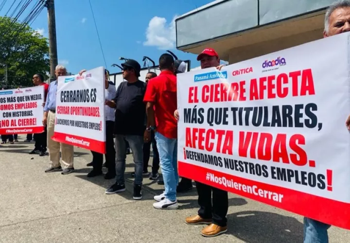 Colaboradores se Epasa se manifestaron pacíficamente el miércoles. 