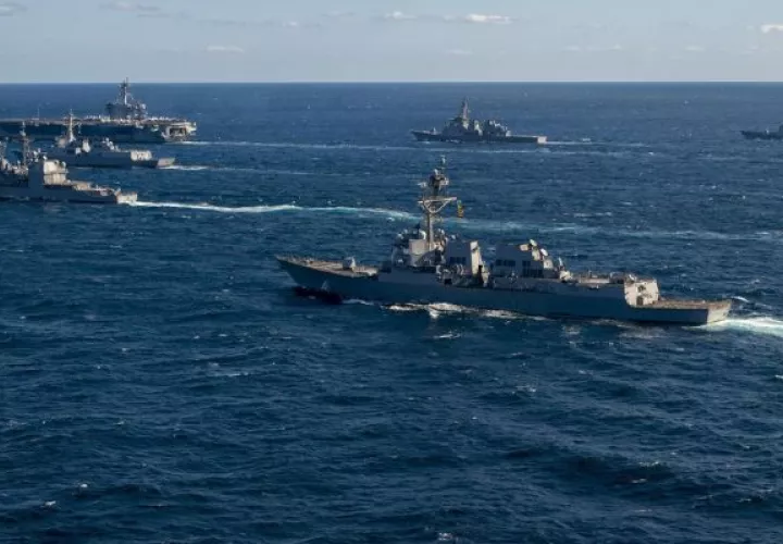 Vistas del destructor de Corea del Sur Wang Geon, el destructor Kongo equipado con Aegis de la Fuerza de Autodefensa Marítima de Japón, el portaaviones de propulsión nuclear USS Carl Vinson. Foto: EFE