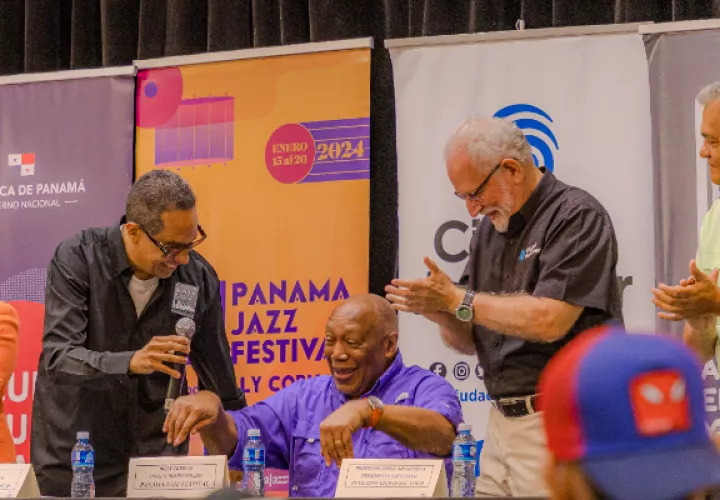 Danilo Pérez (izquierda), Billy Cobham (centro) y Jorge Arosemena (derecha), director de la Fundación Ciudad del Saber. Foto: Erick Farrier