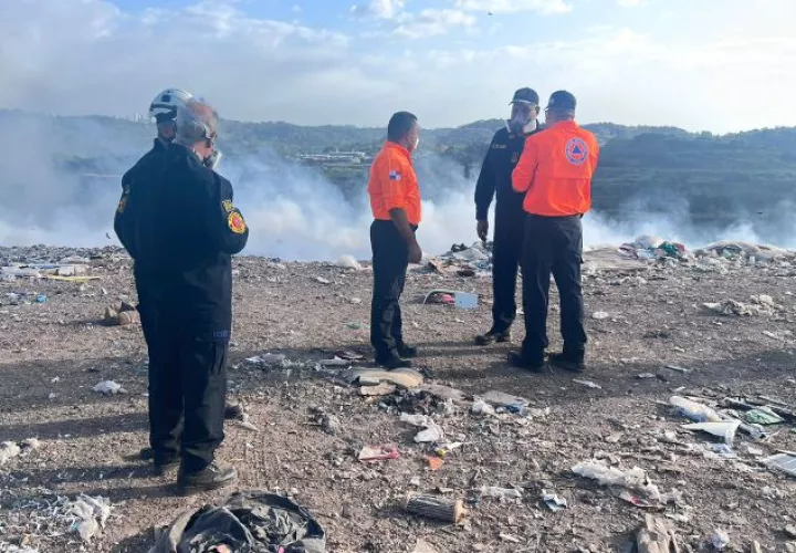 El incendio registrado en los últimos días en Cerro Patacón no ha sido el más grande pero destaca por la densa nube tóxica que cubrió a la capital, nunca antes vista. Cortesía Sinaproc