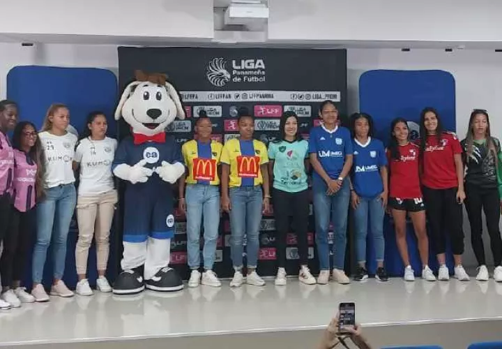Jugadoras de diferentes equipos de  la Liga de Fútbol Femenino. Foto: Jaime Chávez