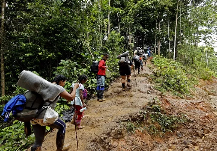 Criminales  obligan a migrantes a desnudarse y cometen todo tipo de actos. Foto: EFE