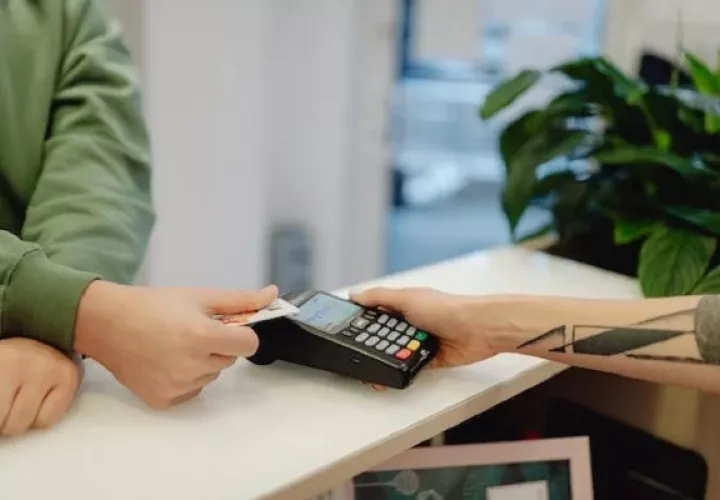 El Sistema Clave  mantiene más de 2.4 millones de tarjetahabientes en el país. Foto: Pexels