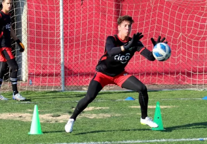 Lucca Bellina durante los entrenamientos de la Sub-20. Foto: Fepafut