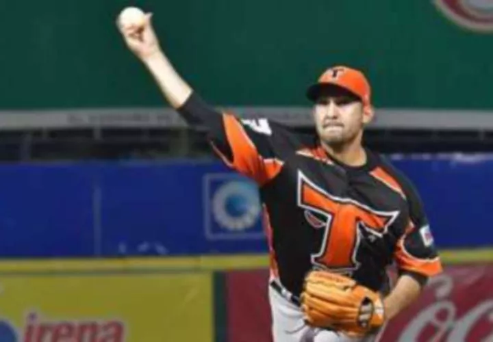 Paolo Espino ganó la triple corona en  el béisbol de República Dominicana. Foto. Instagram