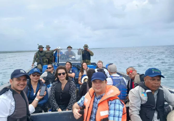 parlamentarios-britanicos-visitan-la-comunidad-de-gardi-sugdub-en-la-comarca-guna-yala-10-1_easy-resize.com__1.jpg