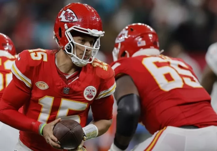 Patrick Mahomes (15)  de los chiefs. Foto: EFE