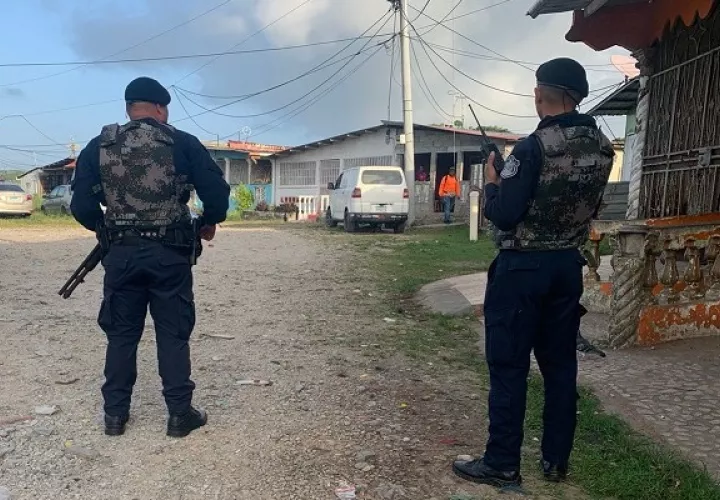 El hombre fue aprehendido mediante diligencia de allanamiento en la comunidad de San Martín. Foto: Diomedes Sánchez S., 