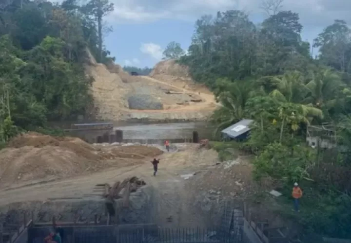 Construcción del puente. 