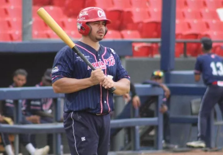 Carlos Xavier Quiroz es el campeón bate en Probeis. Foto: Probeis