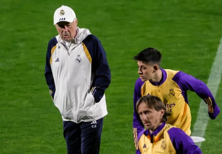 Carlo Ancelotti  supervisa los entrenamientos del Real Madrid.Foto: EFE