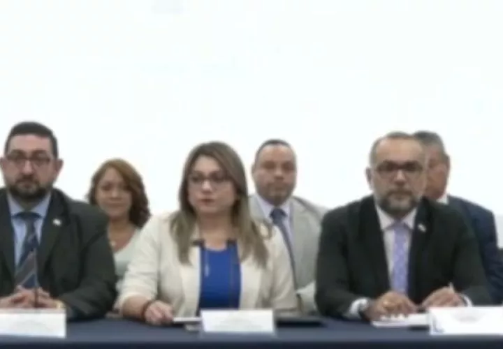La titular de Trabajo confirmó un aumento del 4.5 % a todas las pequeñas empresas. Foto: Cortesía