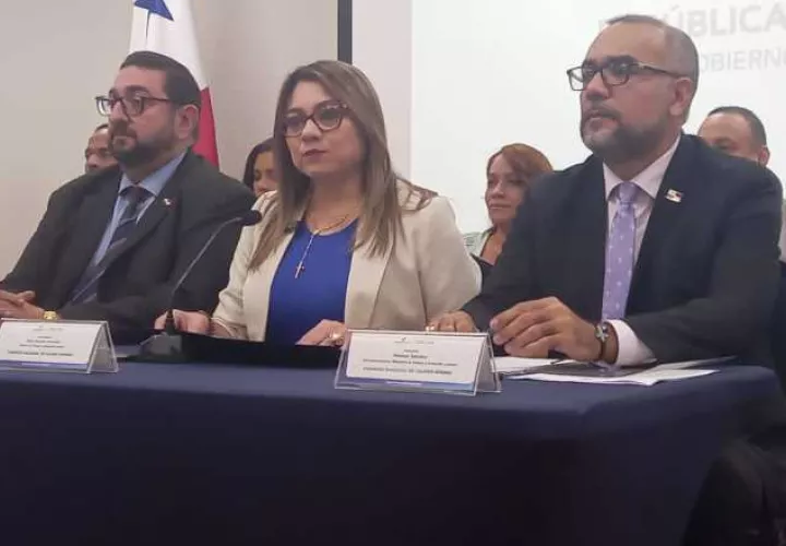 La ministra de Trabajo, Doris Zapata, anunció el miércoles las nuevas tasas para las 54 actividades económicas que se ejercen en el país. Francisco Paz