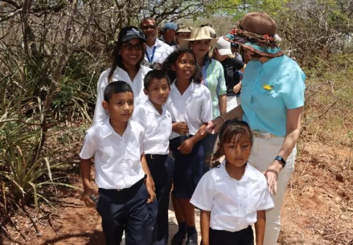 Senderismo, recorridos guiados, fotografía, observación de animales y plantas, son parte de las actividades propias sitio.