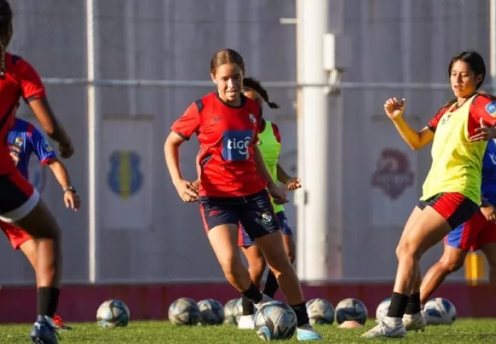 La selección femenina de Panamá Sub-17 durante los entrenamientos en el  'Cascarita' Tapia. Foto: Fepafut