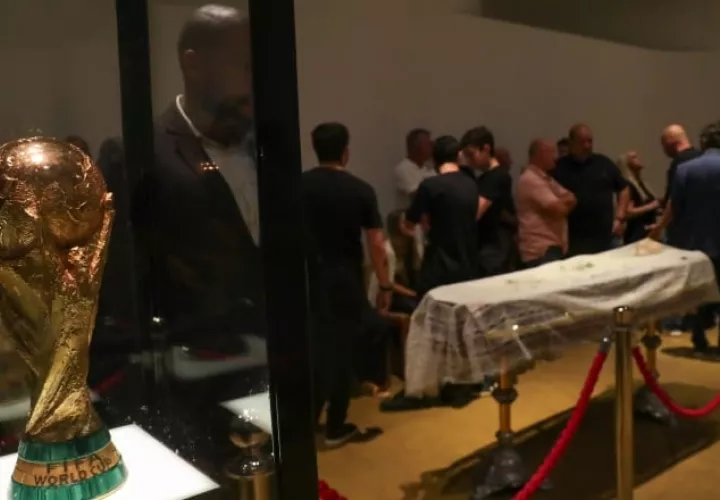  Familiares y amigos asisten al funeral del exjugador y entrenador de la selección brasileña de fútbol Mario Jorge Lobo Zagallo. Foto: EFE