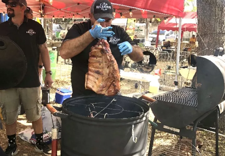 En este evento se incluye además de la degustación de carnes y productos frescos, un concurso de asados con carne de aves, res y cerdo, y este año añadiendo el pescado proveniente del área de Boca Parita. Foto. Thays Domínguez