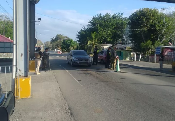 La policía ha reforzado la fiscalización y control de velocidad en los puestos que mantiene en las principales carreteras. Foto: Cortesía Policía Nacional
