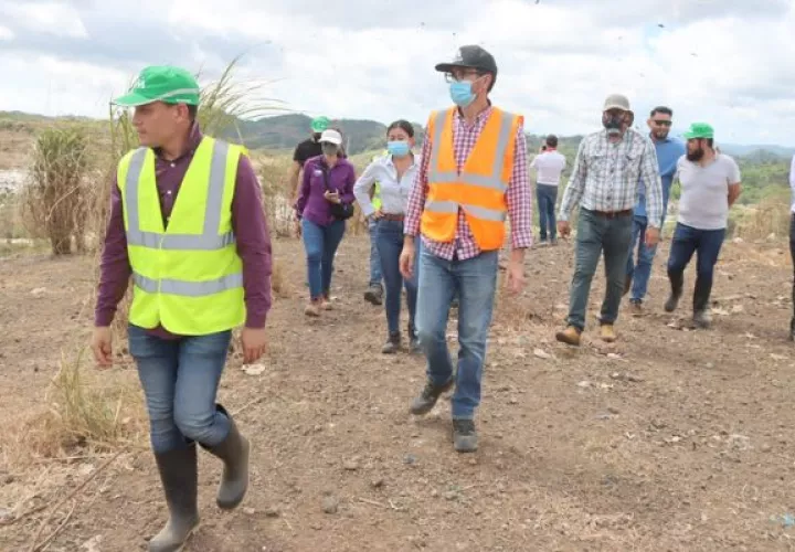  Gira de campo en las instalaciones del relleno sanitario de Cerro Patacón. Foto: AAUD