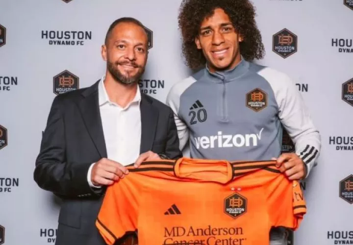 Adalberto 'Coco' Carrasquilla (der.) firmó por dos años más con el equipo del Houston Dynamo de la MLS. Foto: Instagram