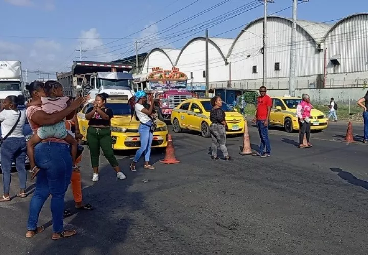 Este cierre provocó un descomunal tranque vehícular e inconvenientes con los conductores.. Foto: Diomedes Sánchez
