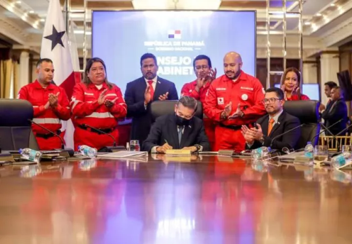  Se actualiza la Ley 40 de 1917, que funda la Cruz Roja Nacional de Panamá. Foto: Cortesía Presidencia