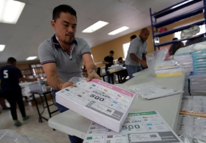 Para las elecciones del 5 de mayo están habilitadas votar 3, 004,083 personas, según el padrón electoral final.
