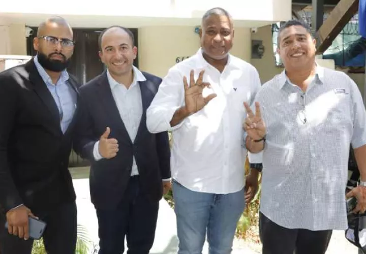 Candidatos a diputados por  Colón,  Rogelio "El Tío Revan" Rebello, Gilberto Flores "Piccolino", Miguel Salas y Víctor de Jesús. Víctor Arosemena