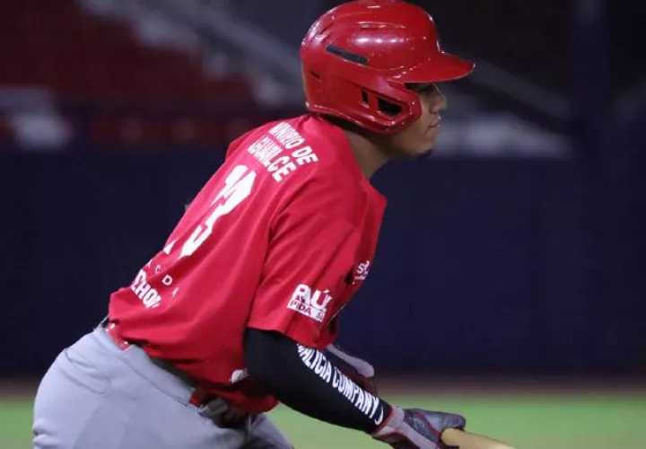 José Bernal de Coclé, el mejor en la ofensiva juvenil. Foto: Fedebeis