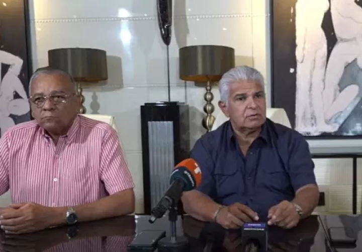 José Muñoz y José Raúl Mulino. 