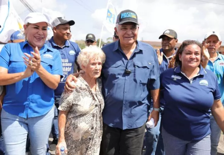 José Raúl Mulino realizó un recorrido por Arraiján. 