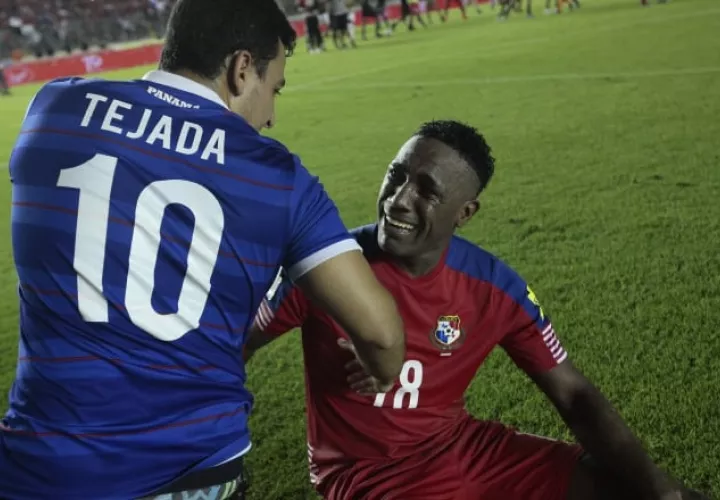 Luis Tejada, luego de clasificar al Mundial de Rusia en el estadio Rommel Fernández. Foto: Archivo