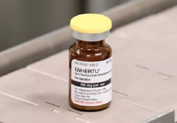 Enhertu, de AstraZeneca, permite doblar la supervivencia en las pacientes que lo reciben.