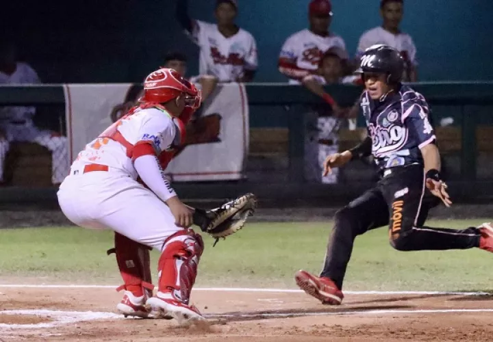 Panamá Metro ganó a Coclé el primer juego de la serie final del béisbol. Foto: Fedebeis