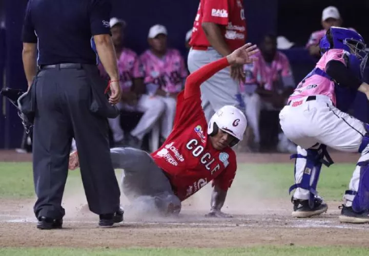 Panamá Metro y Coclé, inician la serie final del béisbol juvenil. Foto: Fedebeis