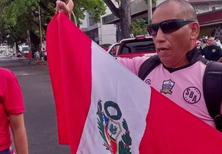 Fanáticos de clubes extranjeros despiden a Luis 'Matador' Tejada. Foto: Jaime Chávez