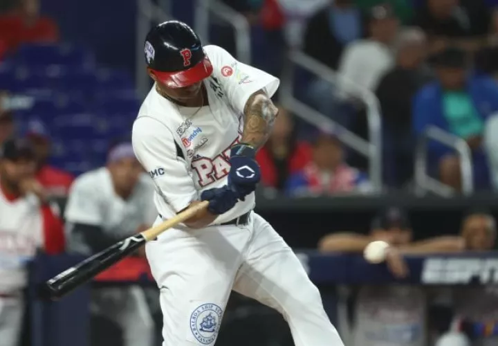 Christian Bethancourt, pegó un cuadrangular ante República Dominicana. Foto:Confederación del Caribe.